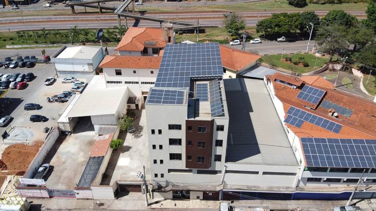 Sistema-fotovoltaico-igarape-hotelnovaaurora-solarpower-mg-min